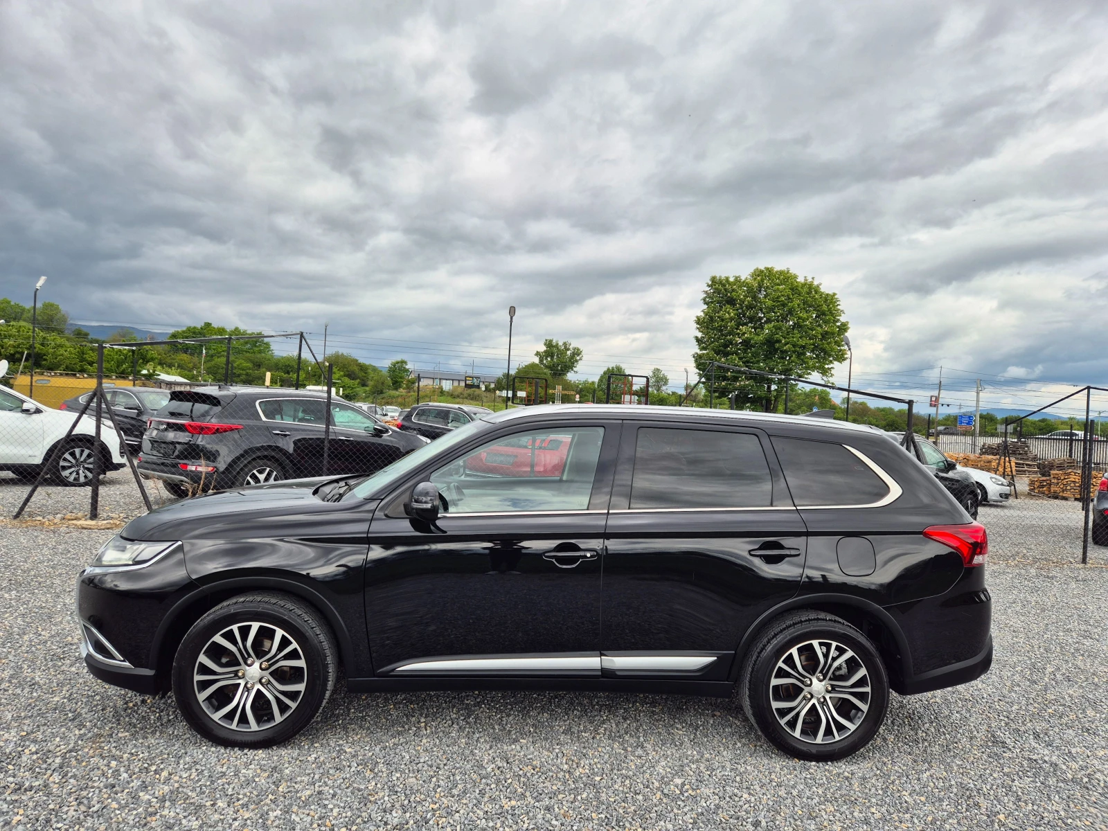 Mitsubishi Outlander 2.2DI-D* AUTOMAT* 4×4* , снимка 3 - Автомобили и джипове - 54588098
