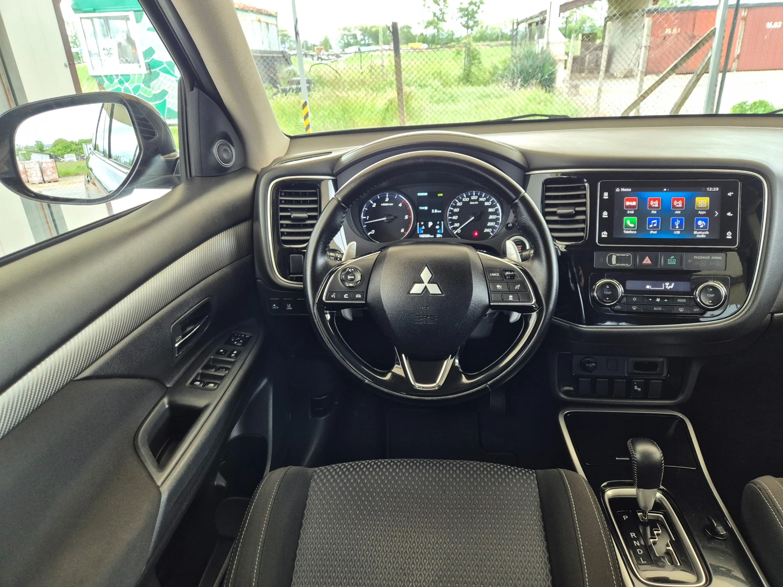Mitsubishi Outlander 2.2DI-D* AUTOMAT* 4×4* , снимка 12 - Автомобили и джипове - 54588098