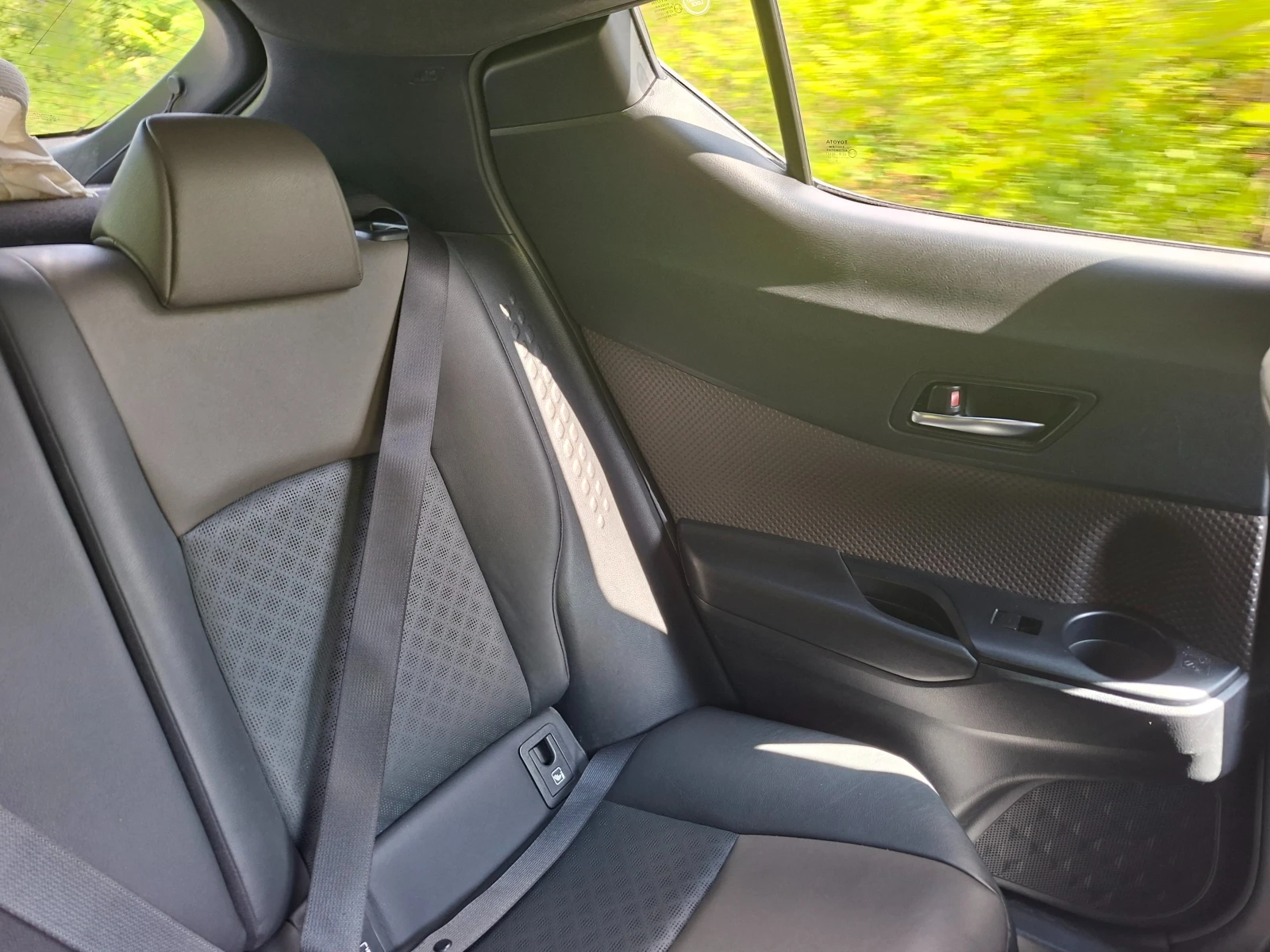 Toyota C-HR, снимка 17 - Автомобили и джипове - 55835375