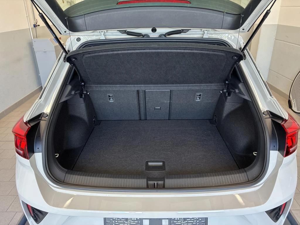 VW T-Roc 1.0 TSI R-Line Навигация, снимка 11 - Автомобили и джипове - 56068923