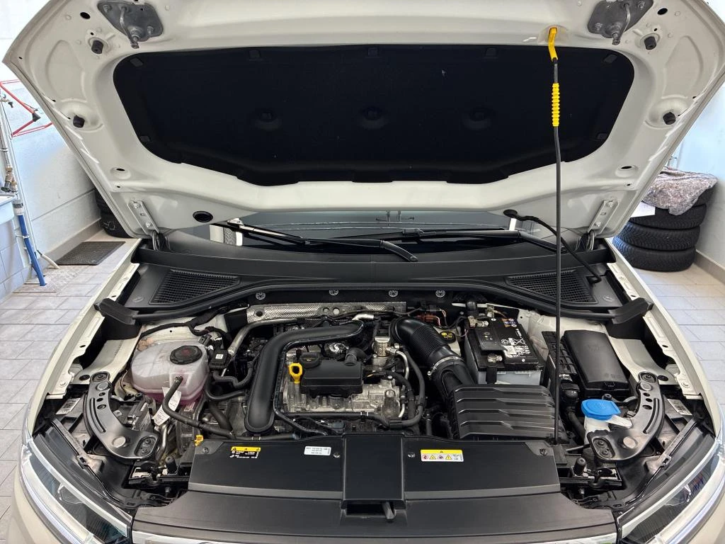 VW T-Roc 1.0 TSI R-Line Навигация, снимка 12 - Автомобили и джипове - 56068923
