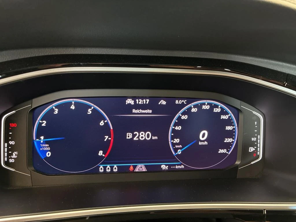 VW T-Roc 1.0 TSI R-Line Навигация, снимка 9 - Автомобили и джипове - 56068923