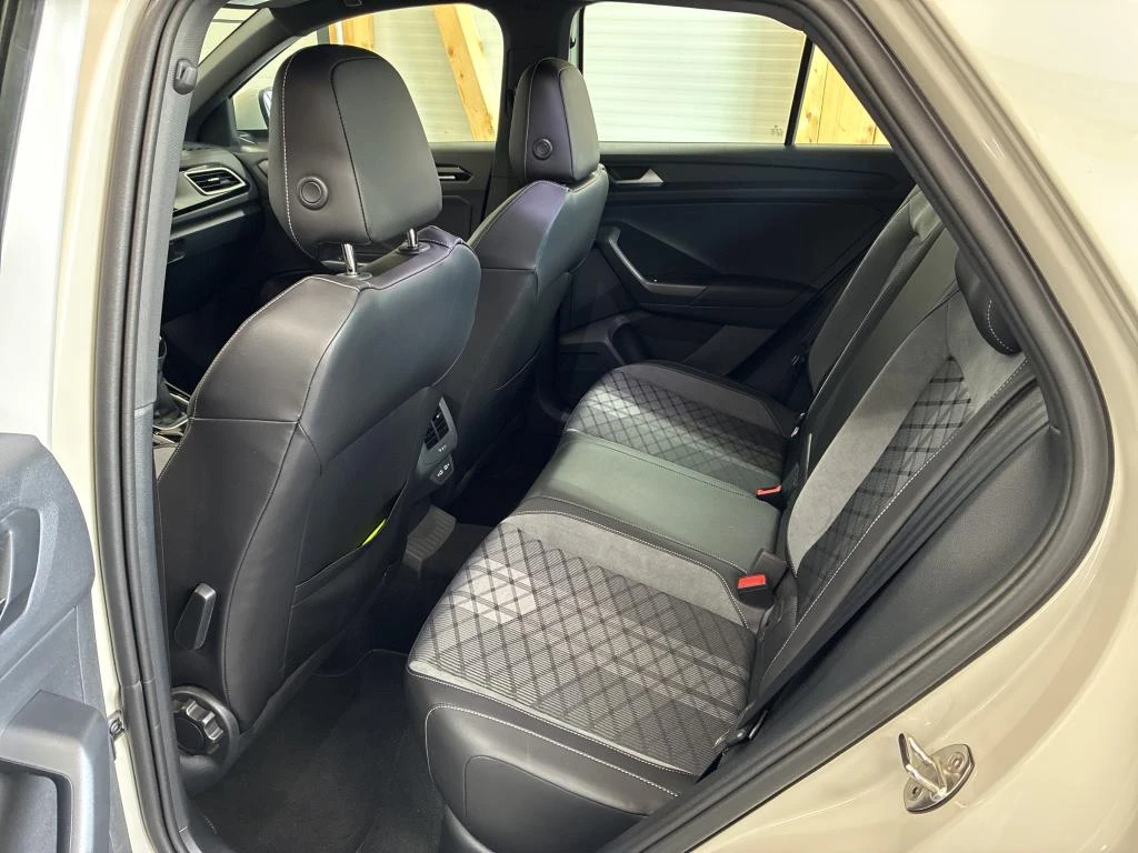 VW T-Roc 1.0 TSI R-Line Навигация, снимка 6 - Автомобили и джипове - 56068923