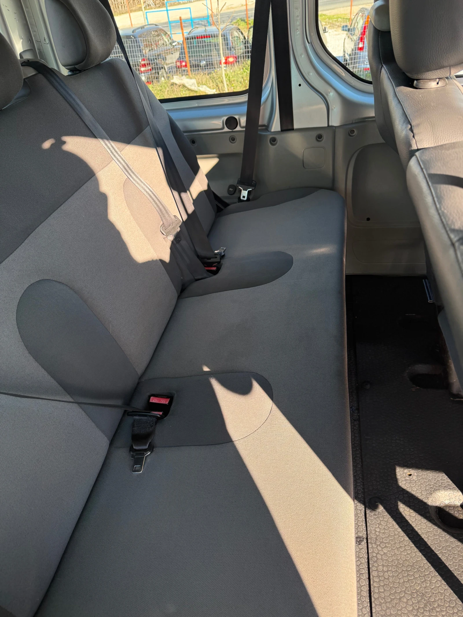 Renault Trafic 2.0dci 115кс 279000, снимка 11 - Бусове и автобуси - 53819979