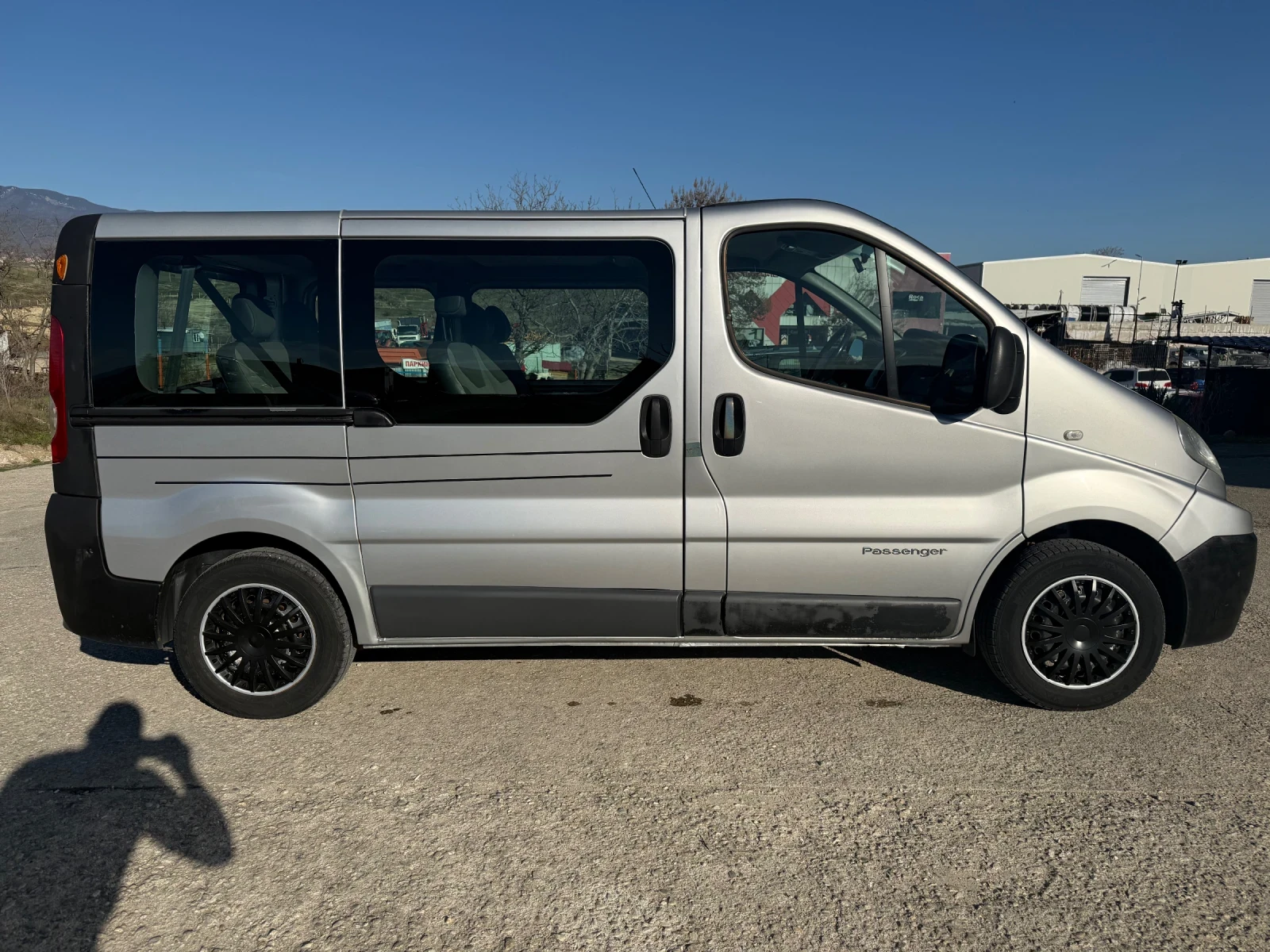 Renault Trafic 2.0dci 115кс 279000, снимка 4 - Бусове и автобуси - 53819979