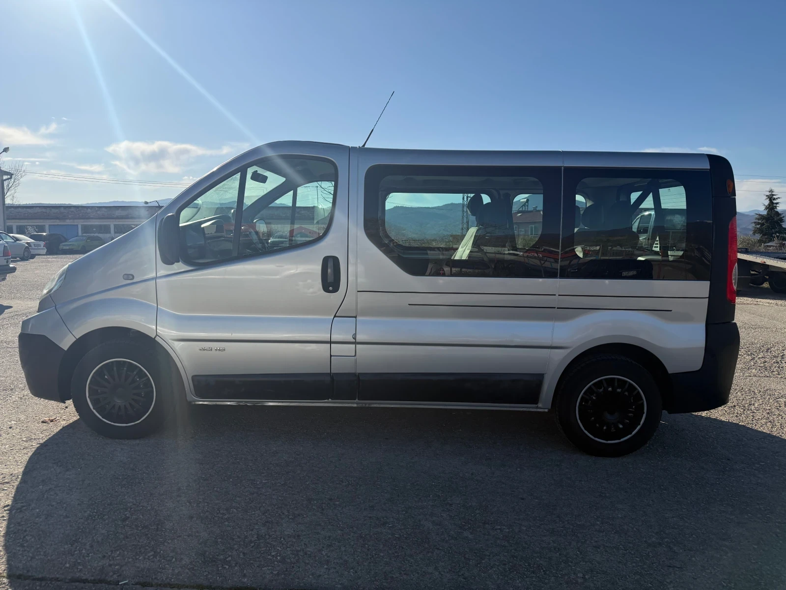 Renault Trafic 2.0dci 115кс 279000, снимка 5 - Бусове и автобуси - 53819979