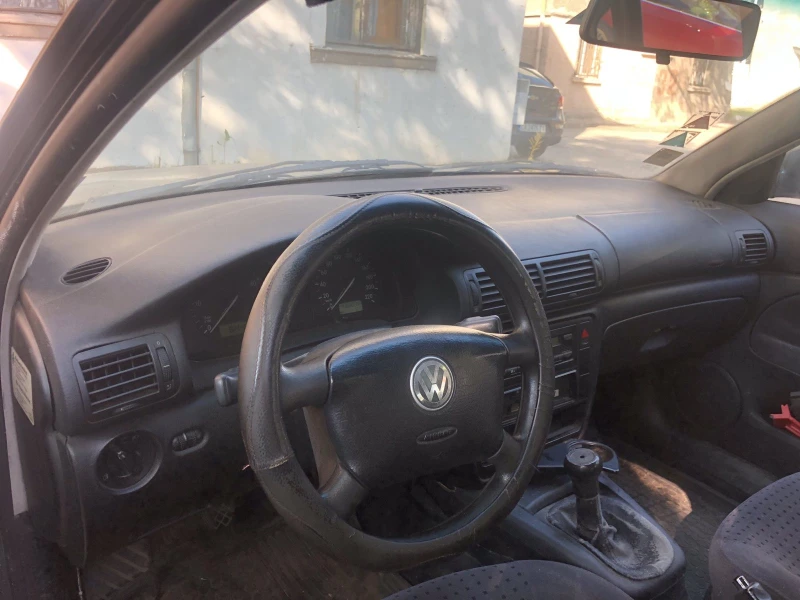 VW Passat 1.9 TDI, снимка 4 - Автомобили и джипове - 47835017