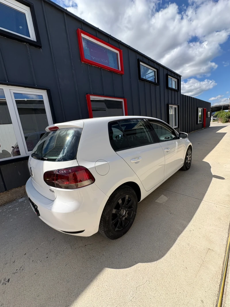 VW Golf 1.6 TDi, снимка 13 - Автомобили и джипове - 52110065
