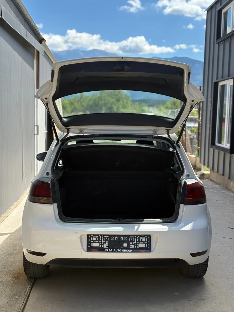 VW Golf 1.6 TDi, снимка 7 - Автомобили и джипове - 52110065