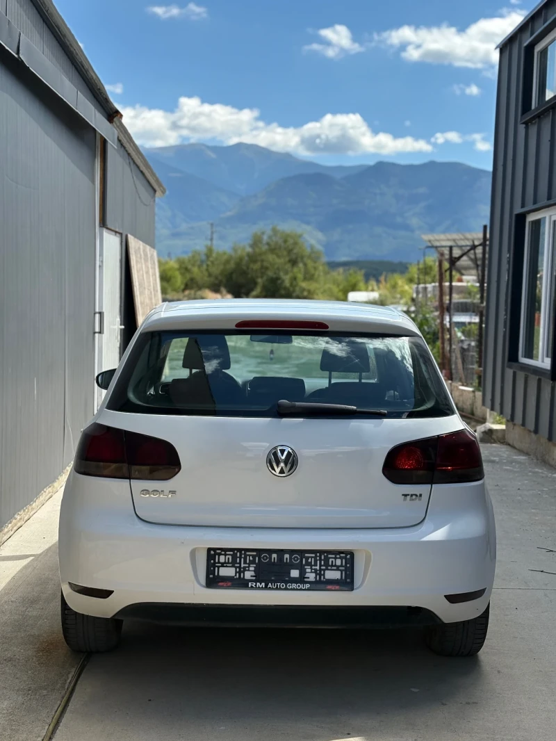 VW Golf 1.6 TDi, снимка 8 - Автомобили и джипове - 52110065