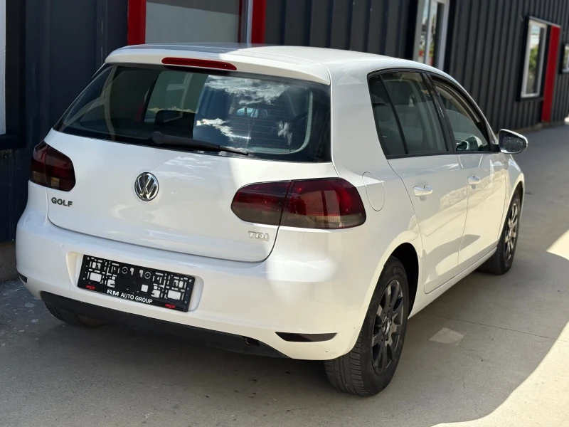 VW Golf 1.6 TDi, снимка 12 - Автомобили и джипове - 52110065