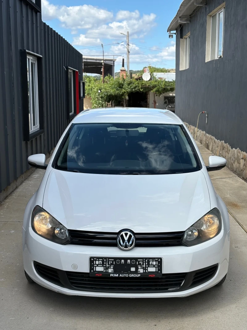 VW Golf 1.6 TDi, снимка 2 - Автомобили и джипове - 52110065