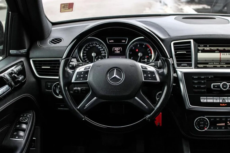 Mercedes-Benz ML 550 4 MATIC * CARFAX* * АвтоКредит* (ЦЕНА ДО БГ), снимка 7 - Автомобили и джипове - 52837024