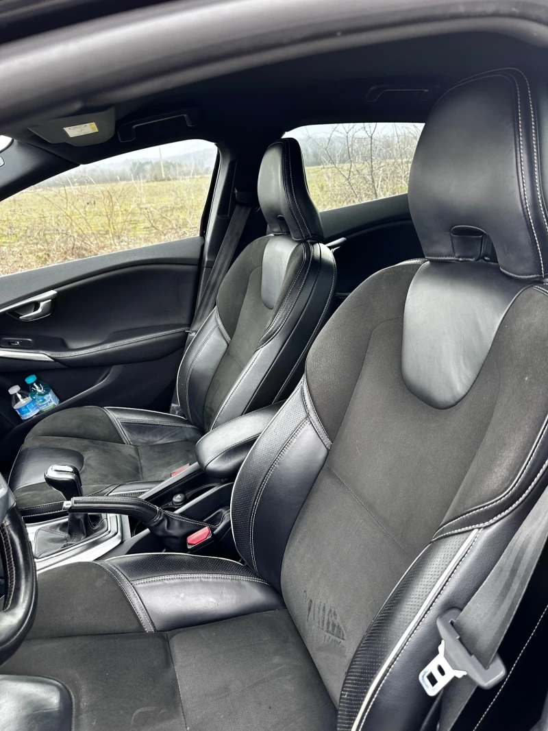 Volvo V40 R-Design напълно обслужен, снимка 9 - Автомобили и джипове - 53221247