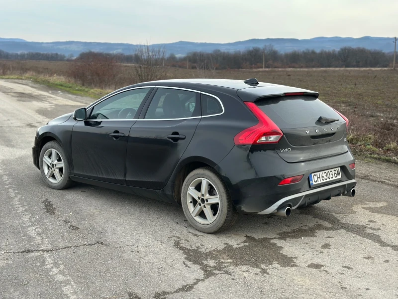 Volvo V40 R-Design напълно обслужен, снимка 3 - Автомобили и джипове - 53221247