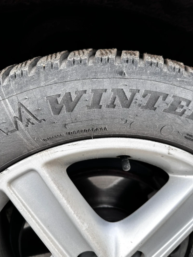 Volvo V40 R-Design напълно обслужен, снимка 16 - Автомобили и джипове - 53221247