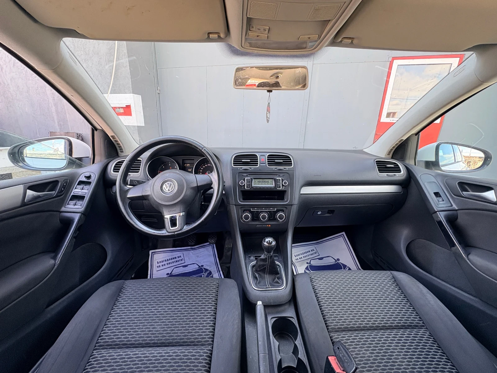 VW Golf 1.6 TDi, снимка 9 - Автомобили и джипове - 54177119