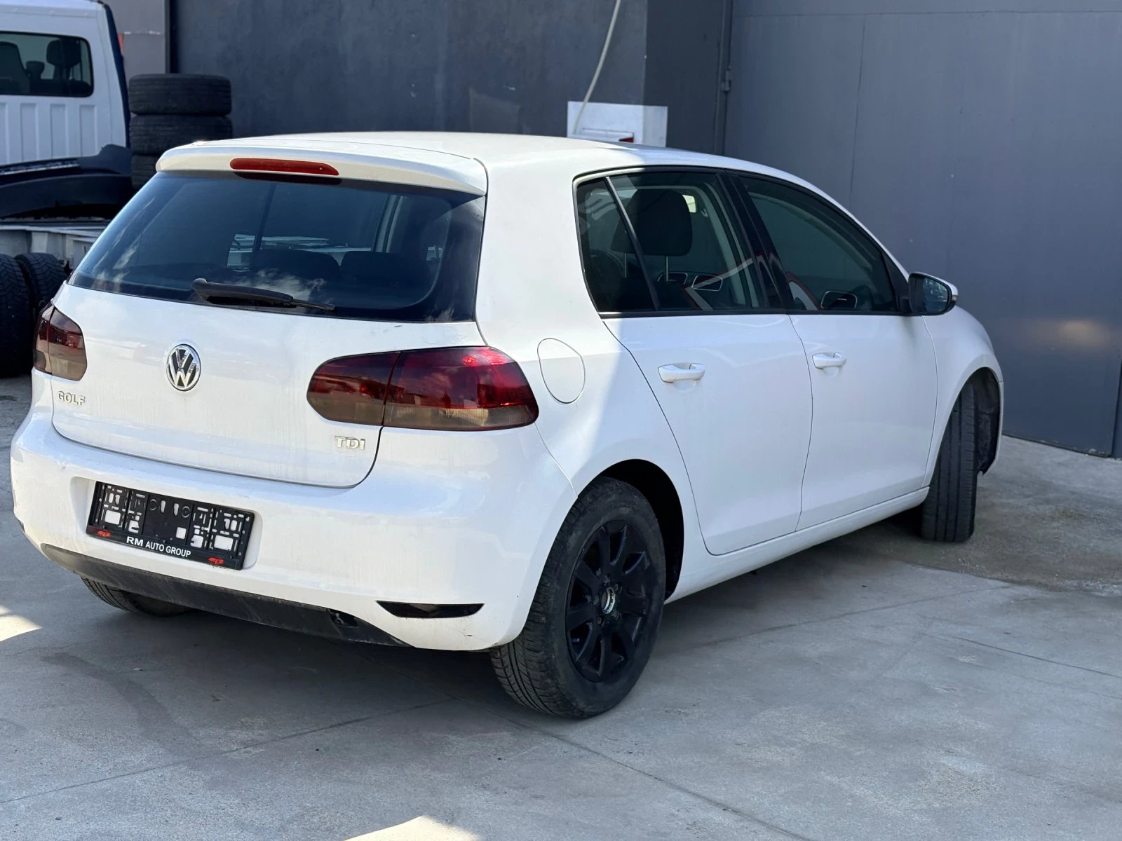 VW Golf 1.6 TDi, снимка 8 - Автомобили и джипове - 54177119
