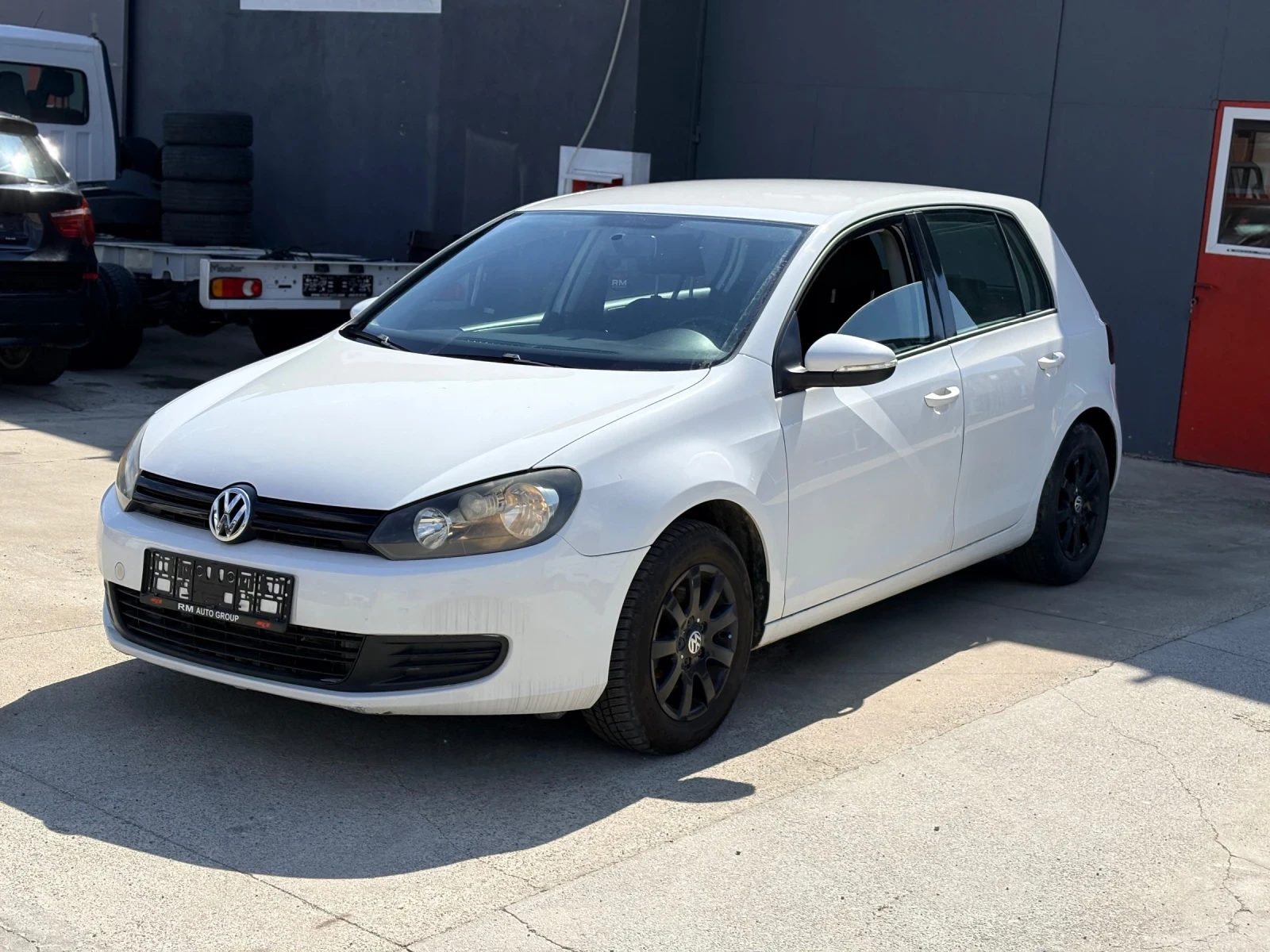 VW Golf 1.6 TDi, снимка 3 - Автомобили и джипове - 54177119