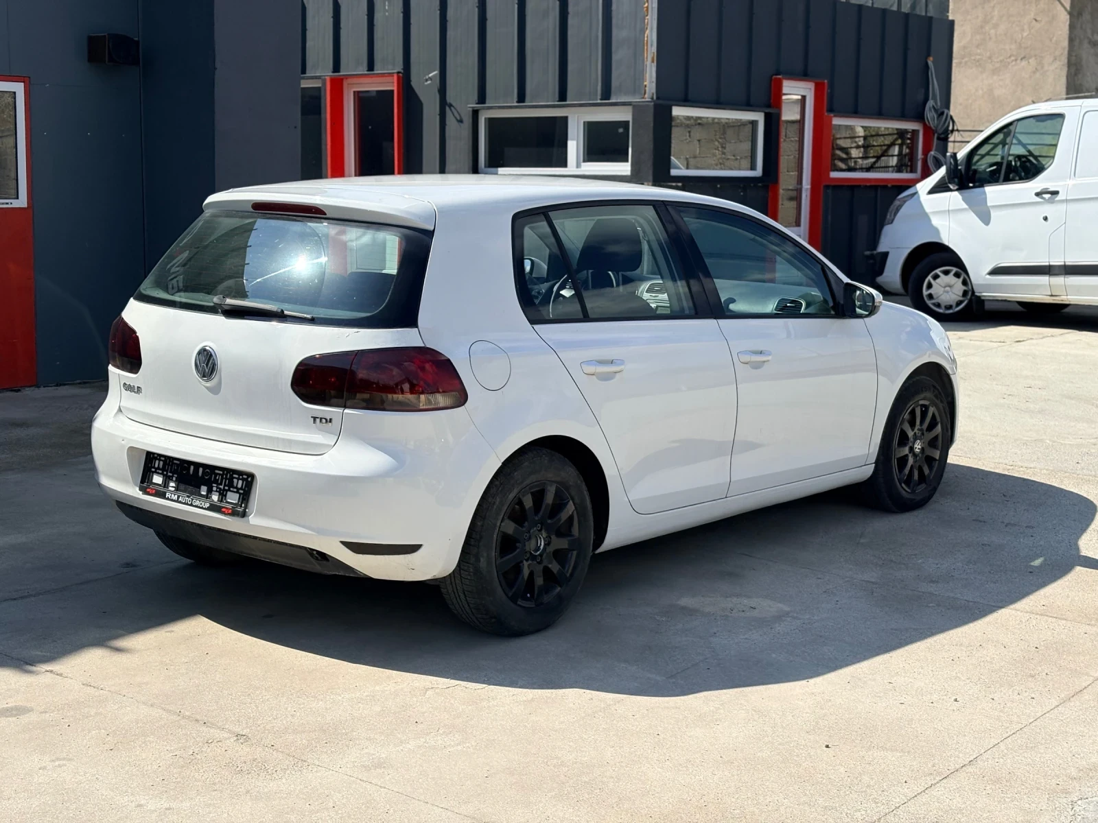 VW Golf 1.6 TDi, снимка 5 - Автомобили и джипове - 54177119