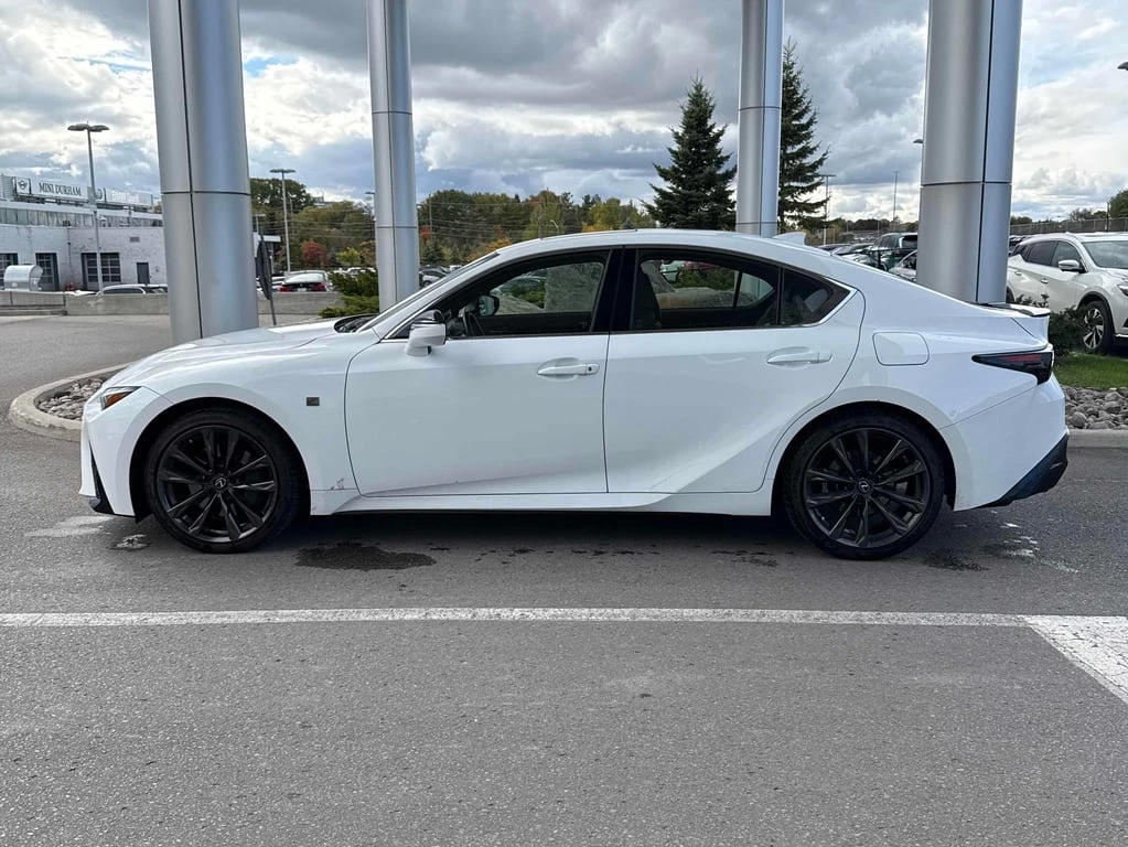Lexus IS 300 F SPORT Design AWD 2024 * CARFAX * АВТОФИНАНСИРАНЕ - изображение 3