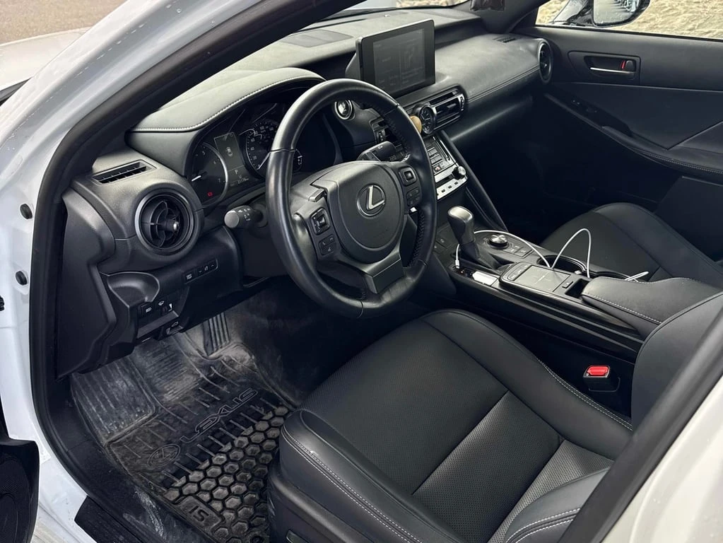 Lexus IS 300 F SPORT Design AWD 2024 * CARFAX * АВТОФИНАНСИРАНЕ - изображение 7