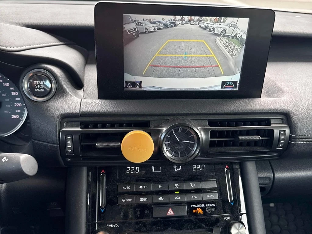 Lexus IS 300 F SPORT Design AWD 2024 * CARFAX * АВТОФИНАНСИРАНЕ - изображение 9