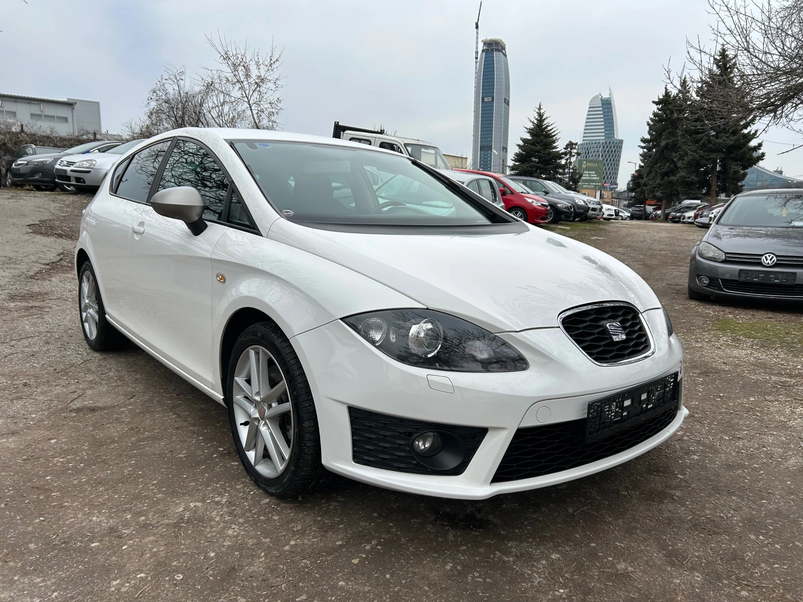 Seat Leon 2.0TDI FR FACE LIFT - изображение 3