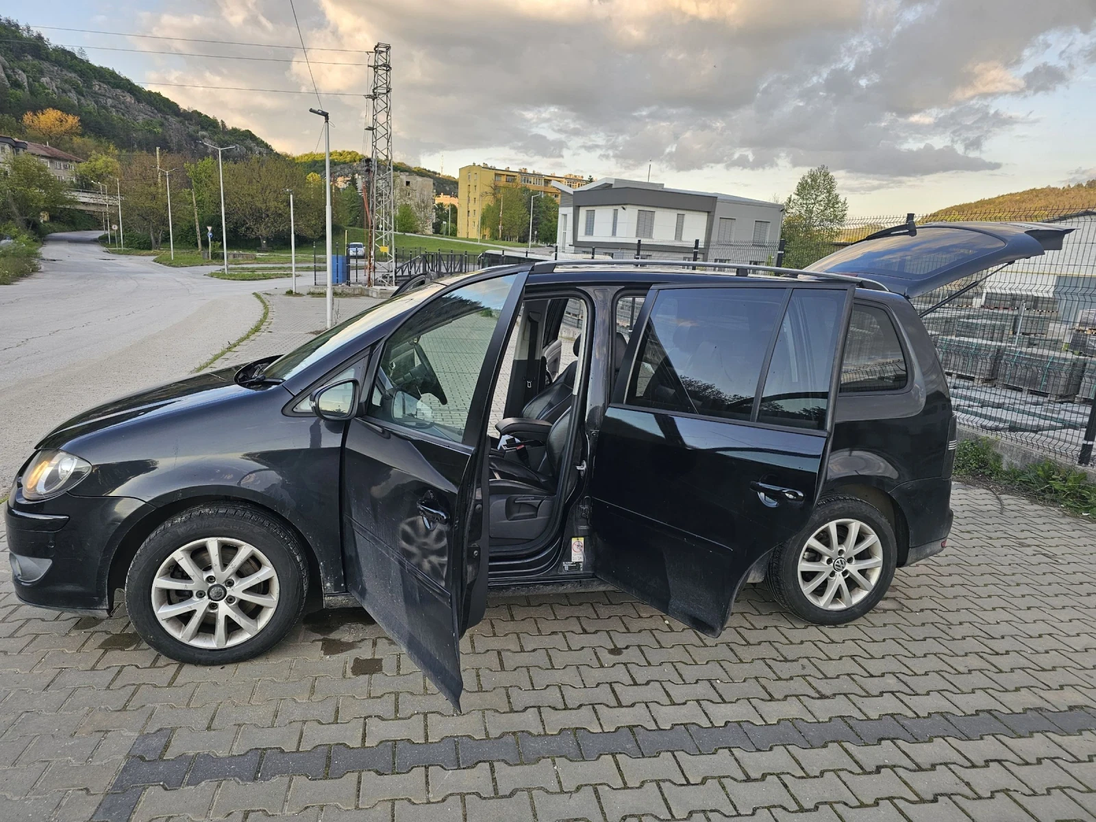 VW Touran 2 TDI, снимка 2 - Автомобили и джипове - 54511037