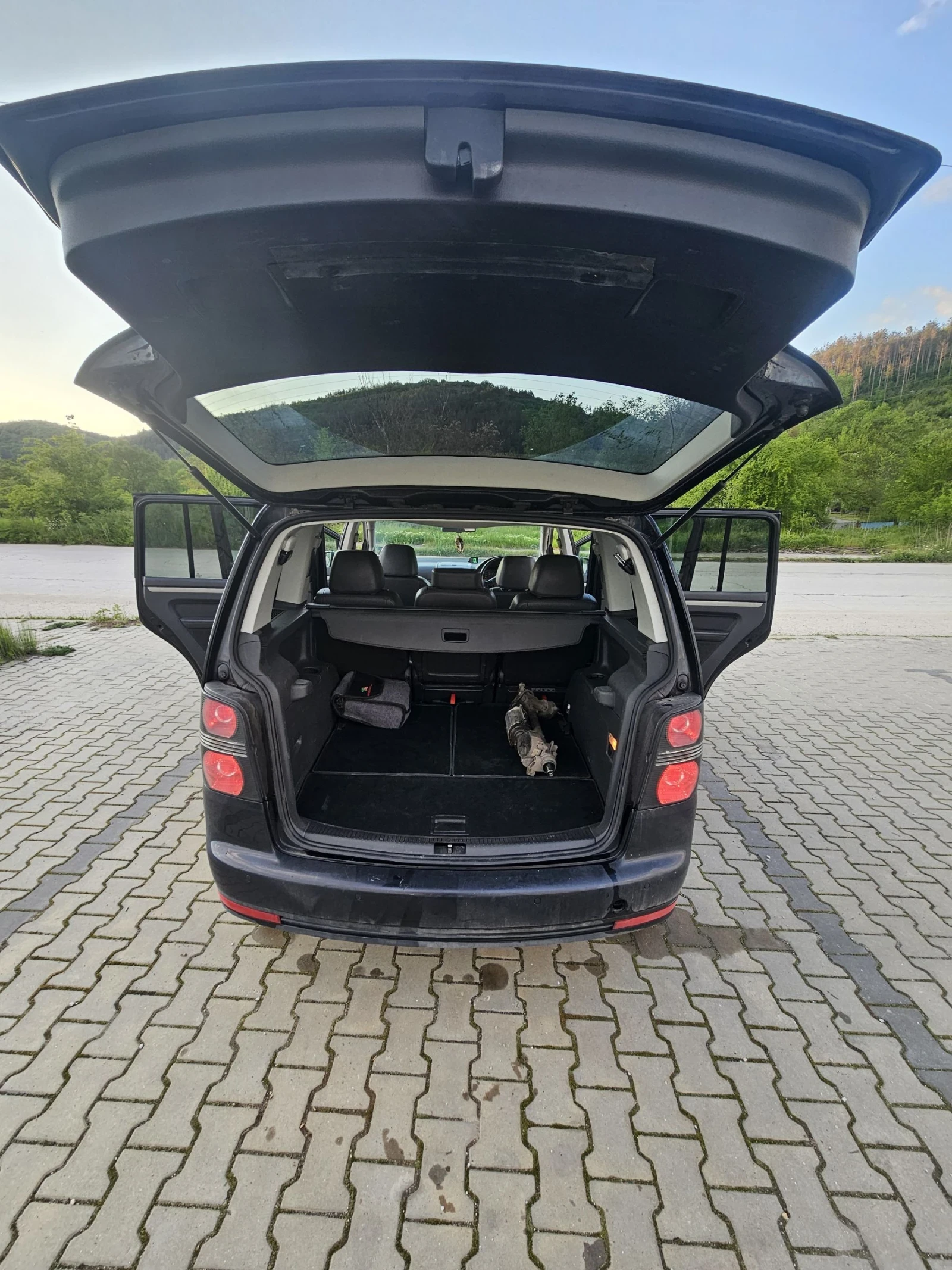 VW Touran 2 TDI, снимка 5 - Автомобили и джипове - 54511037