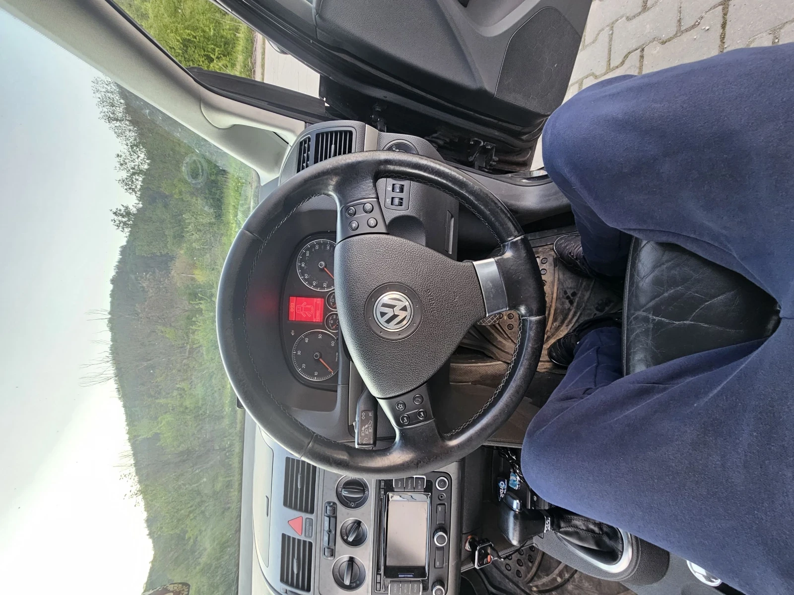 VW Touran 2 TDI, снимка 6 - Автомобили и джипове - 54511037