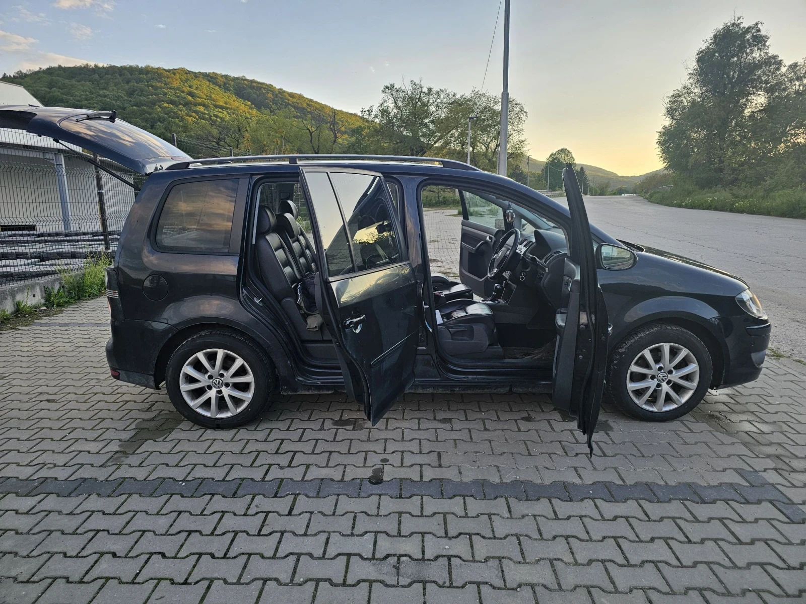 VW Touran 2 TDI, снимка 3 - Автомобили и джипове - 54511037