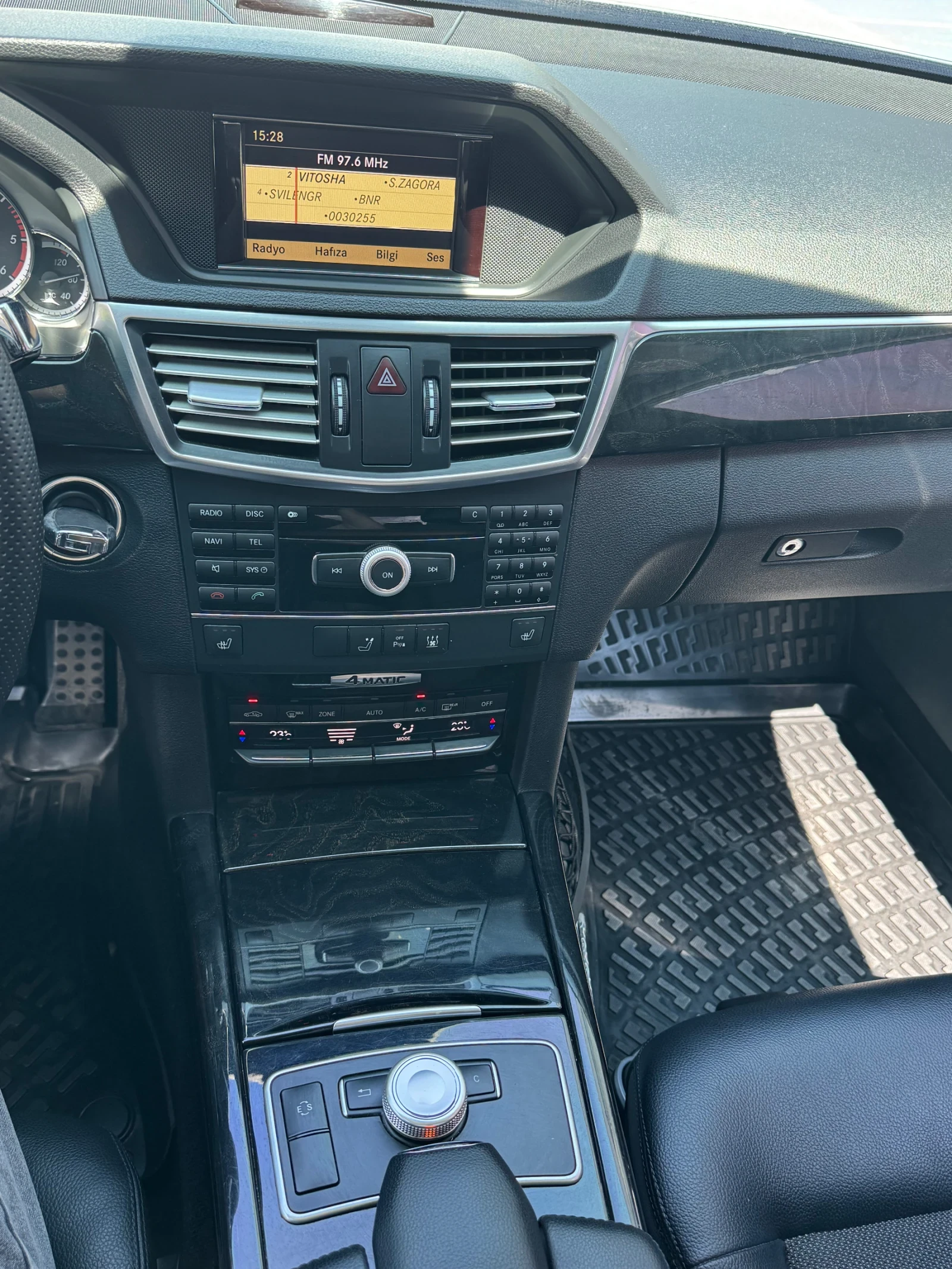 Mercedes-Benz E 350 3.5 CDI, снимка 16 - Автомобили и джипове - 55023215