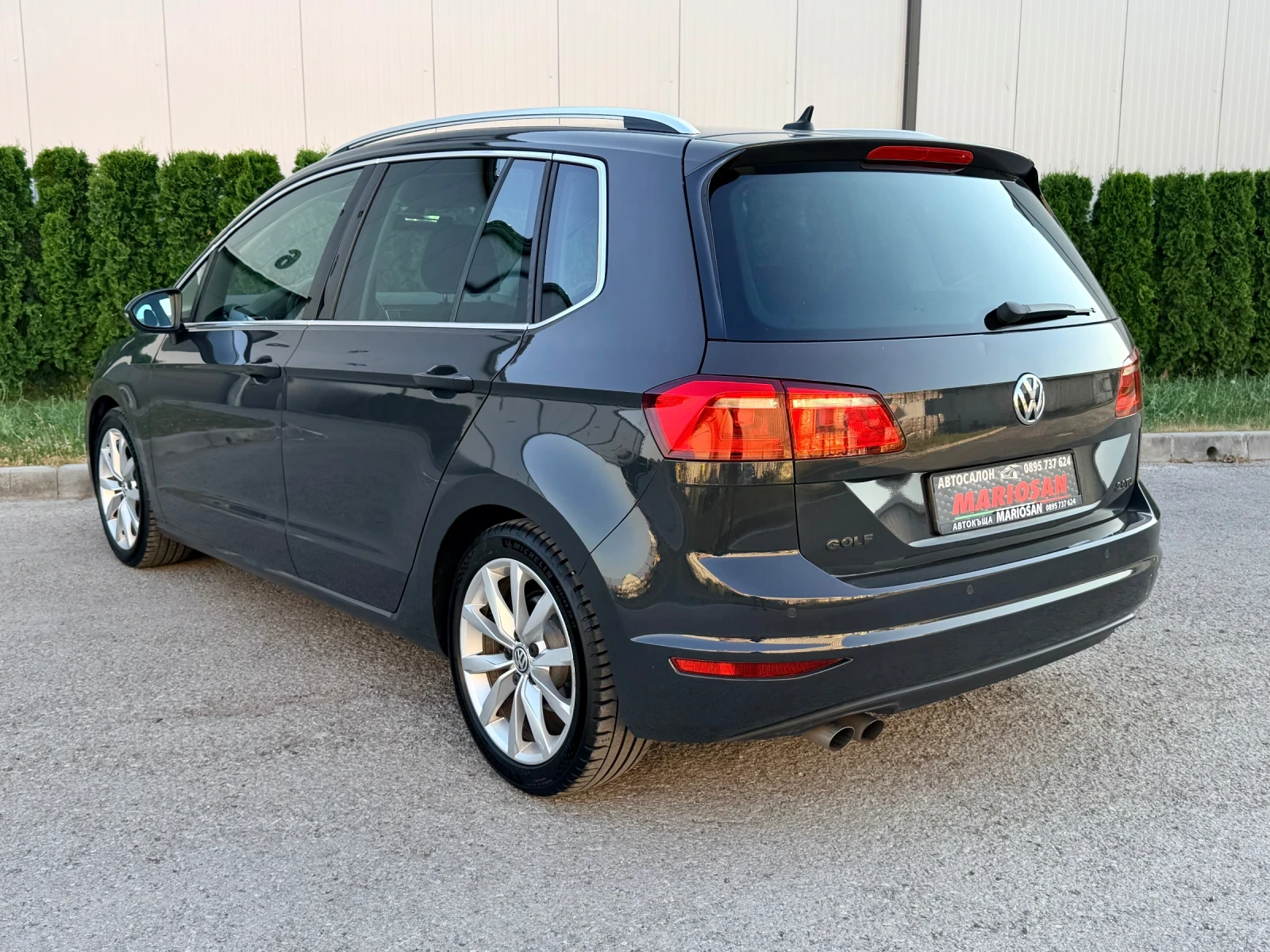 VW Sportsvan Highline 2.0 TDI* DSG* ACC* NAVI* Сервизна история, снимка 4 - Автомобили и джипове - 55107926