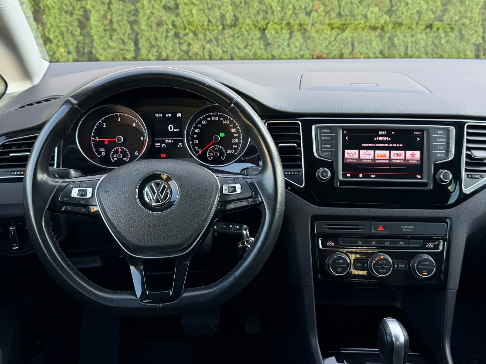 VW Sportsvan Highline 2.0 TDI* DSG* ACC* NAVI* Сервизна история, снимка 12 - Автомобили и джипове - 55107926
