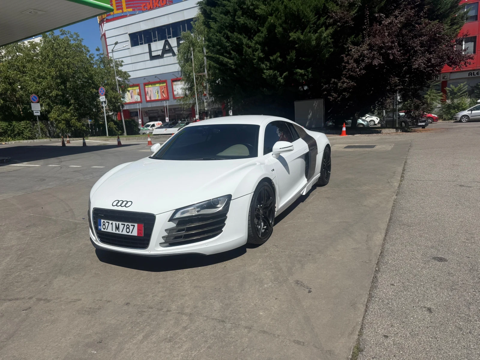 Audi R8, снимка 2 - Автомобили и джипове - 55725929