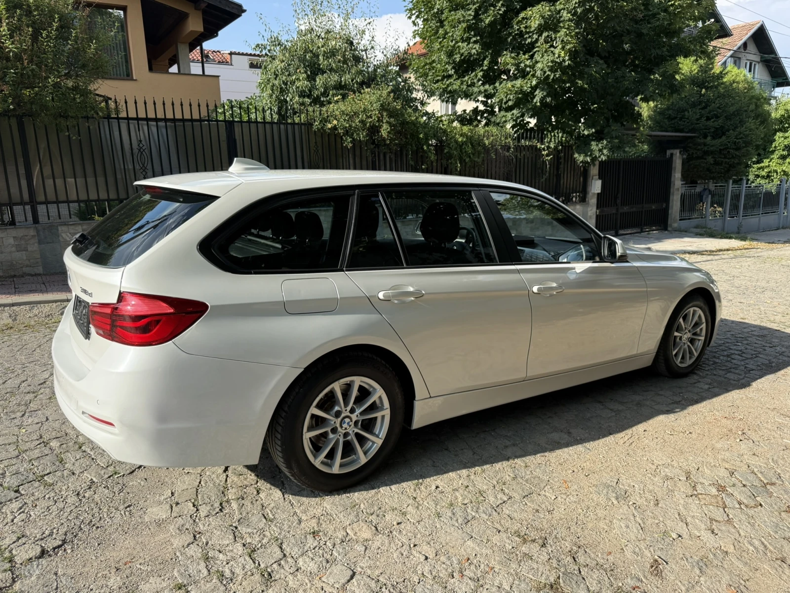BMW 318 FACELIFT, снимка 3 - Автомобили и джипове - 55847550