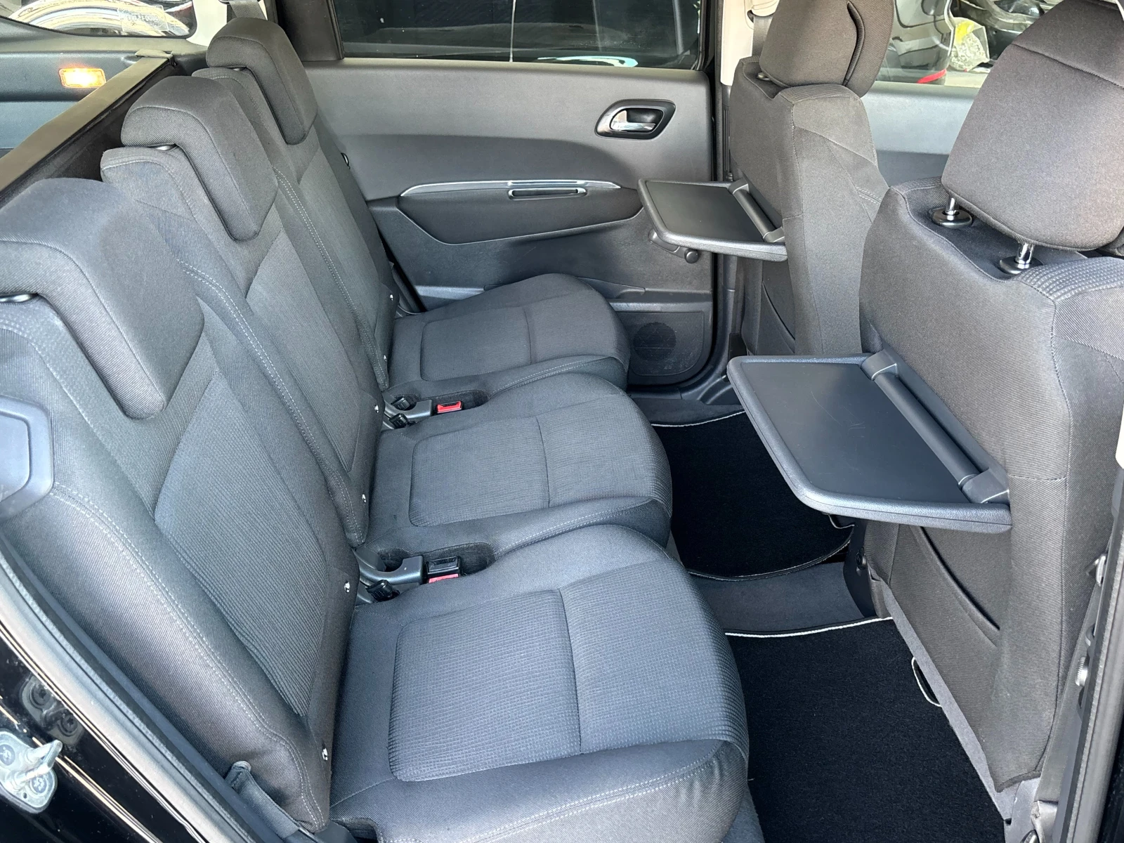 Peugeot 5008 1.6 HDI | Mobile.bg � ����������� 11