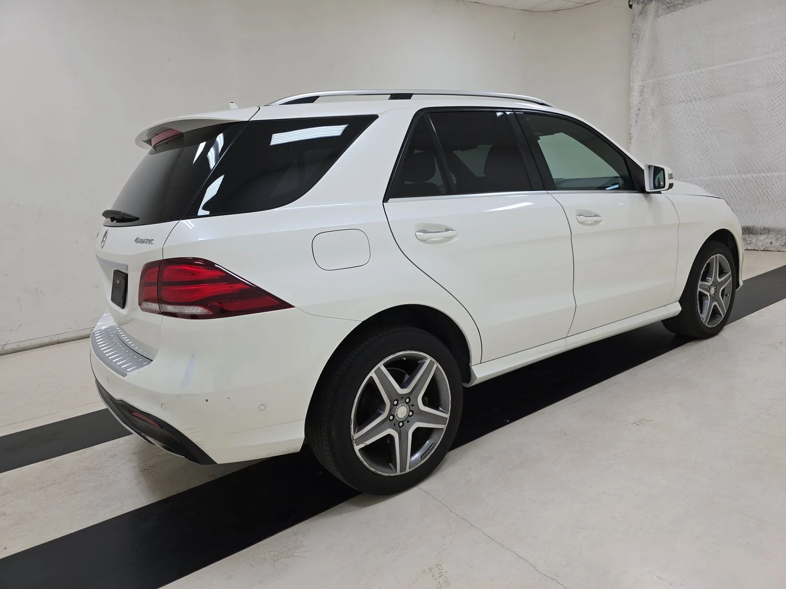Mercedes-Benz GLE 400 4MATIC* AMG* LED* Harman* Distronic* М.точка* Подг - изображение 7