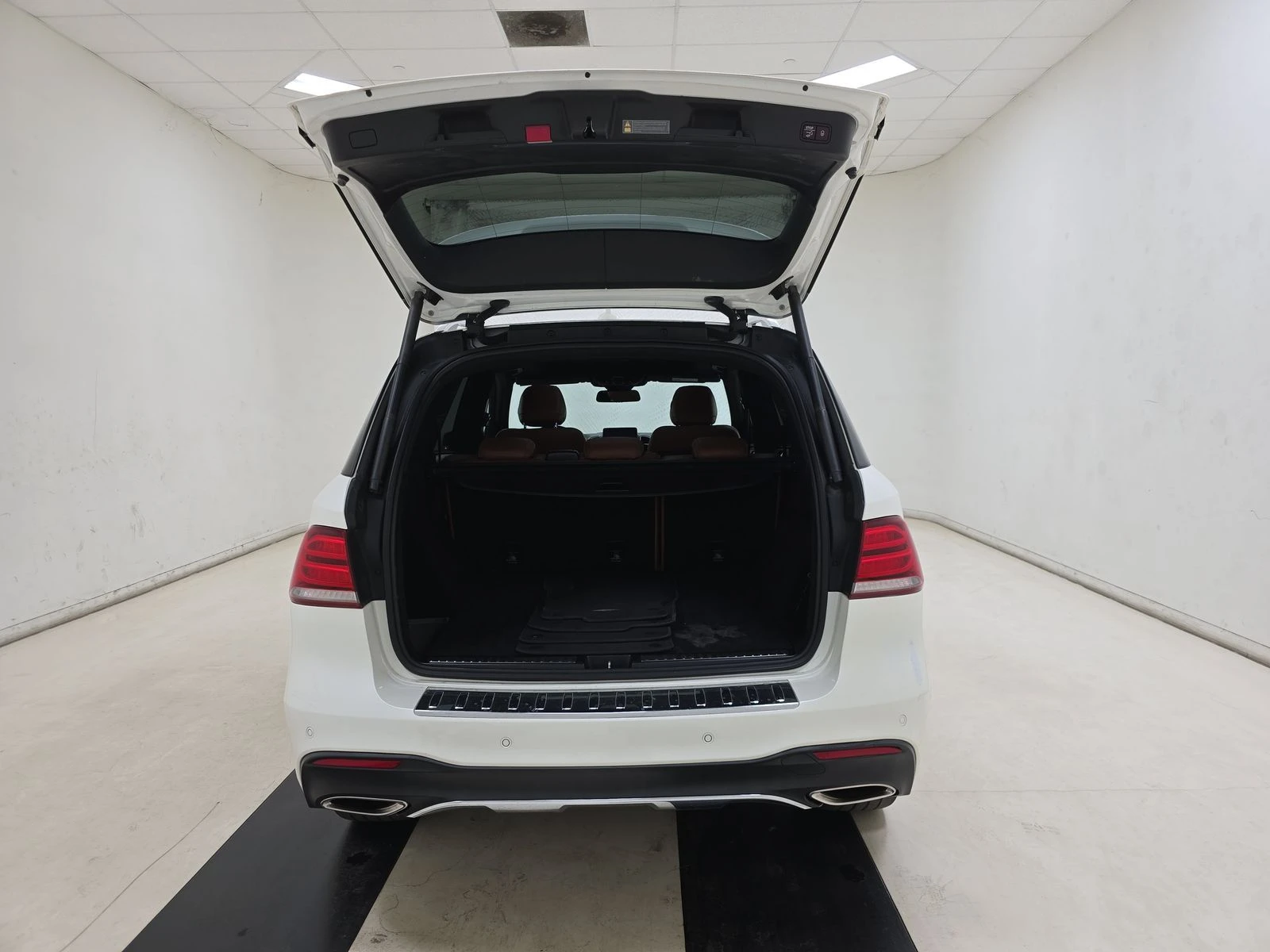 Mercedes-Benz GLE 400 4MATIC* AMG* LED* Harman* Distronic* М.точка* Подг - изображение 6