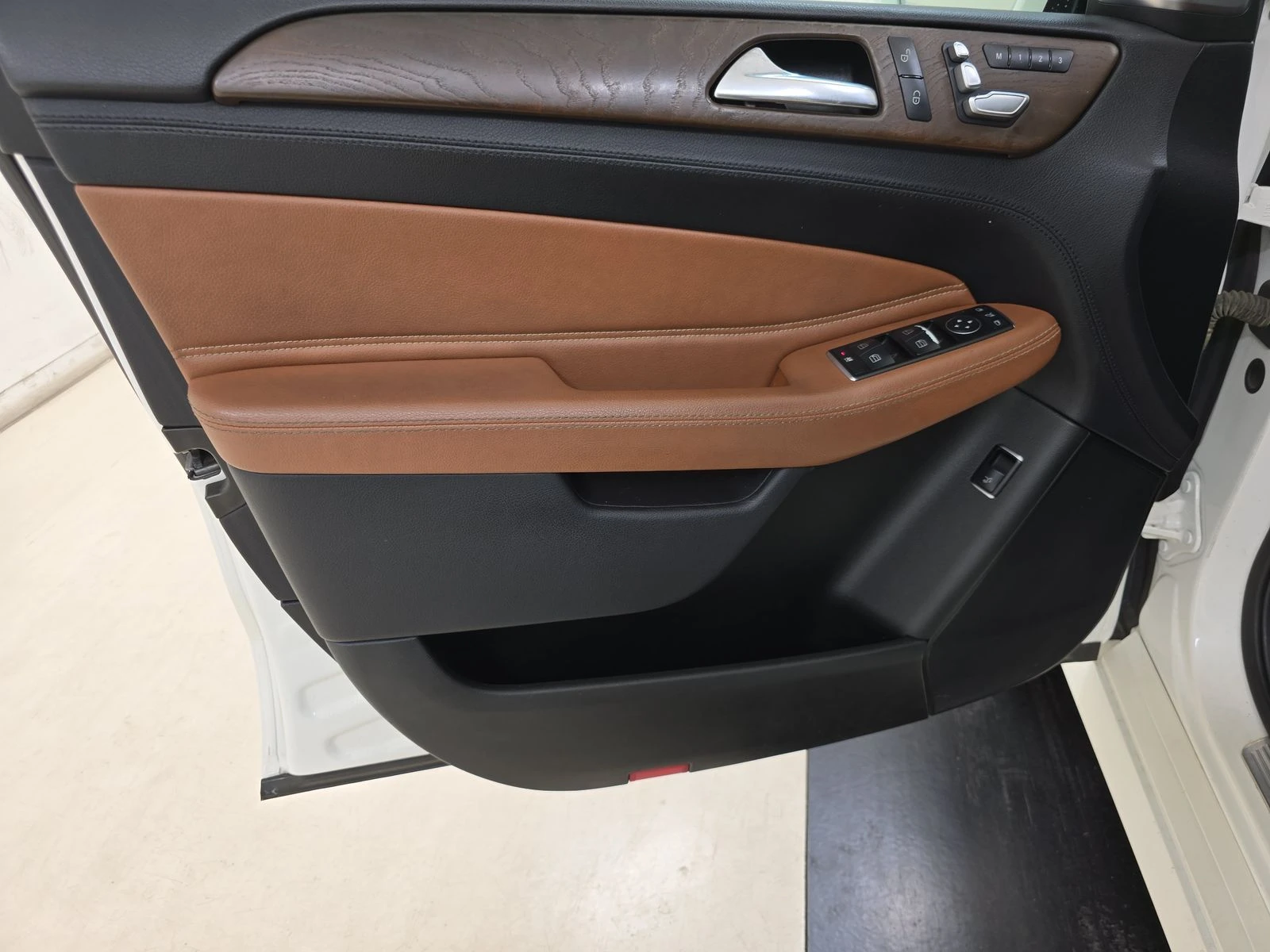 Mercedes-Benz GLE 400 4MATIC* AMG* LED* Harman* Distronic* М.точка* Подг - изображение 8