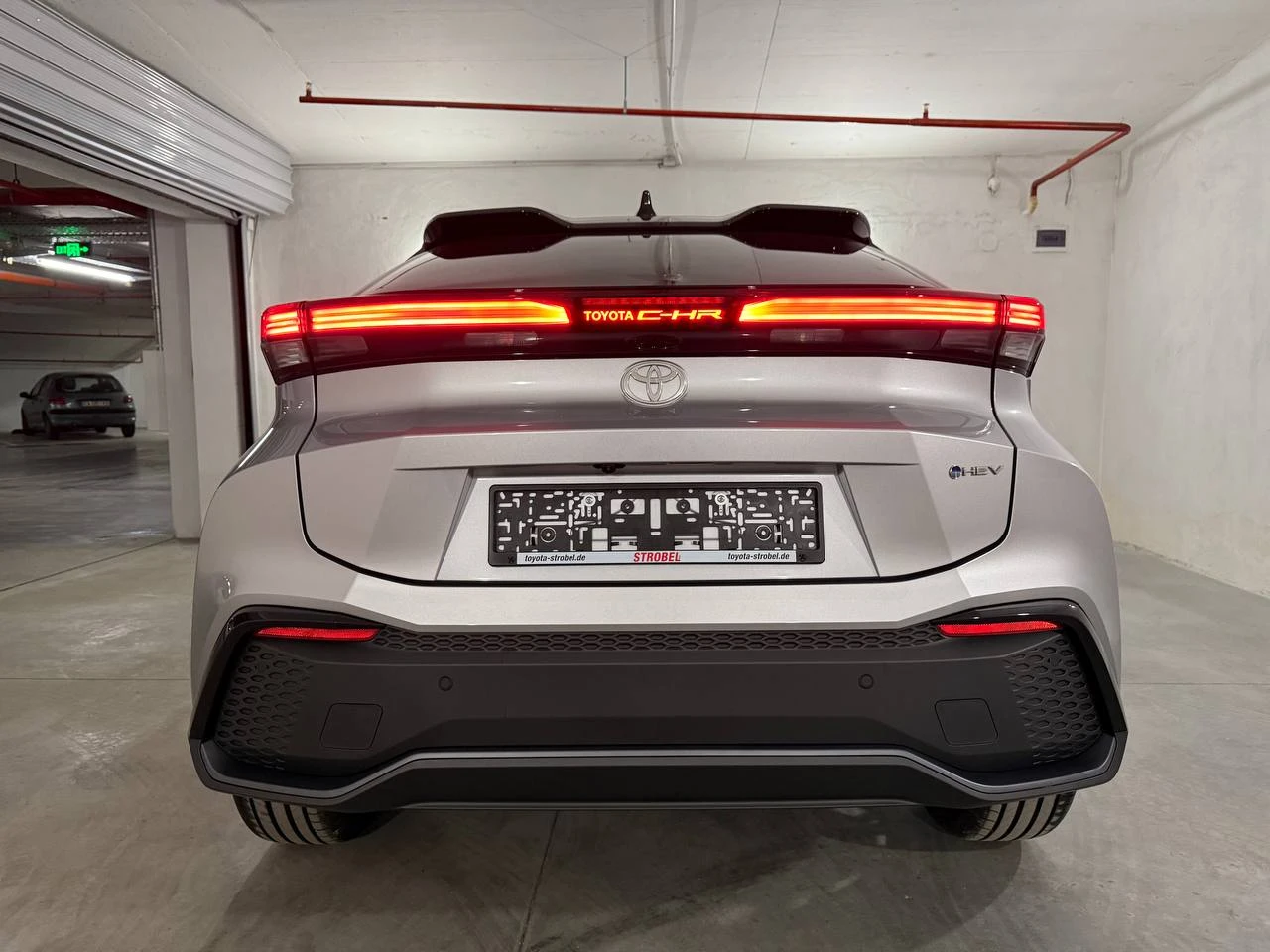 Toyota C-HR 2.0 Lounge* JBL* Memory* Ambient* НАЛИЧНА  - изображение 6