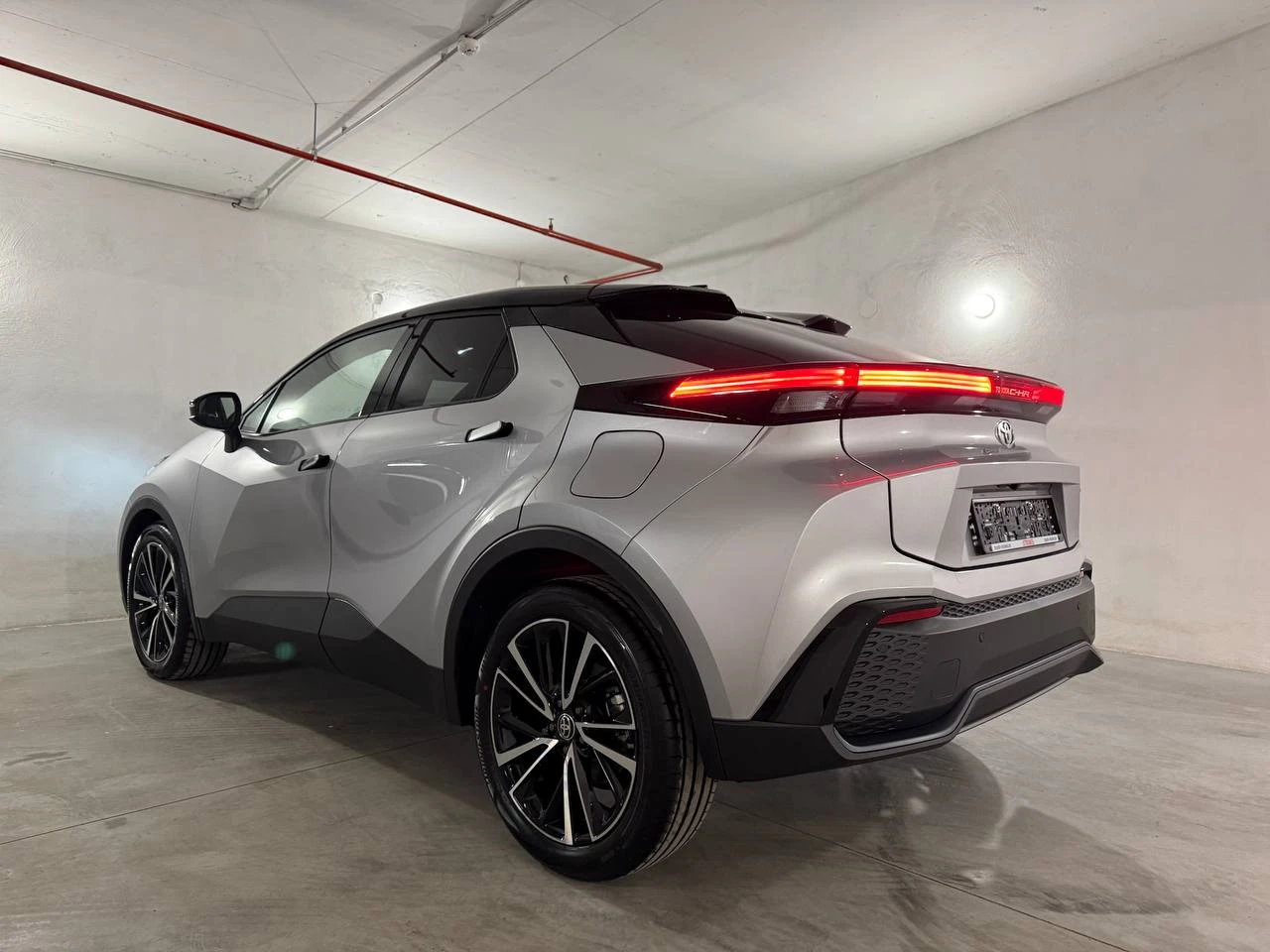 Toyota C-HR 2.0 Lounge* JBL* Memory* Ambient* НАЛИЧНА  - изображение 4