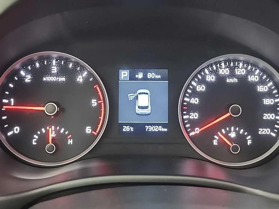 Kia Stonic Diesel 1.6 Prestige * НАЙ-ДОБРА ЦЕНА В БЪЛГАРИЯ*  - изображение 6