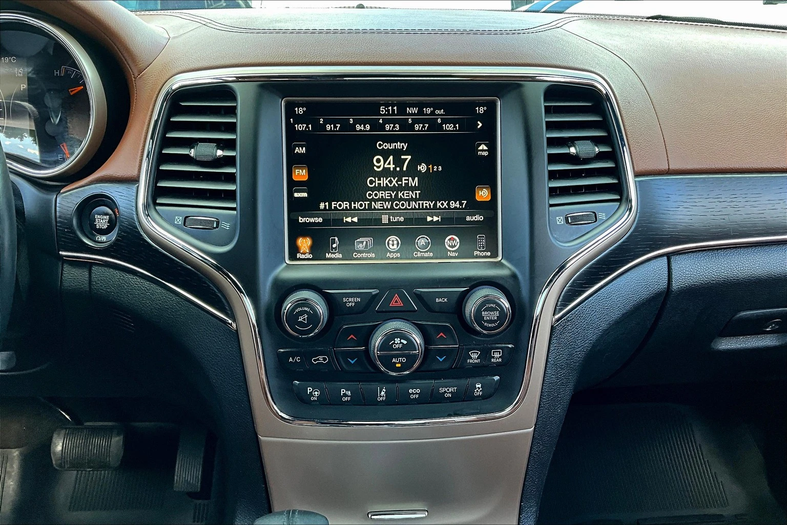 Jeep Grand cherokee SUMMIT V8 HEMI ДИСТРОНИК HARMAN KARDON ТЕЛЕВИЗОРИ - изображение 10