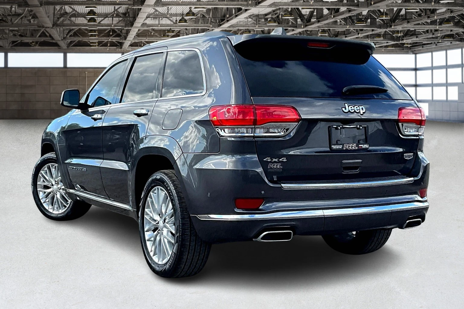 Jeep Grand cherokee SUMMIT V8 HEMI ДИСТРОНИК HARMAN KARDON ТЕЛЕВИЗОРИ - изображение 2