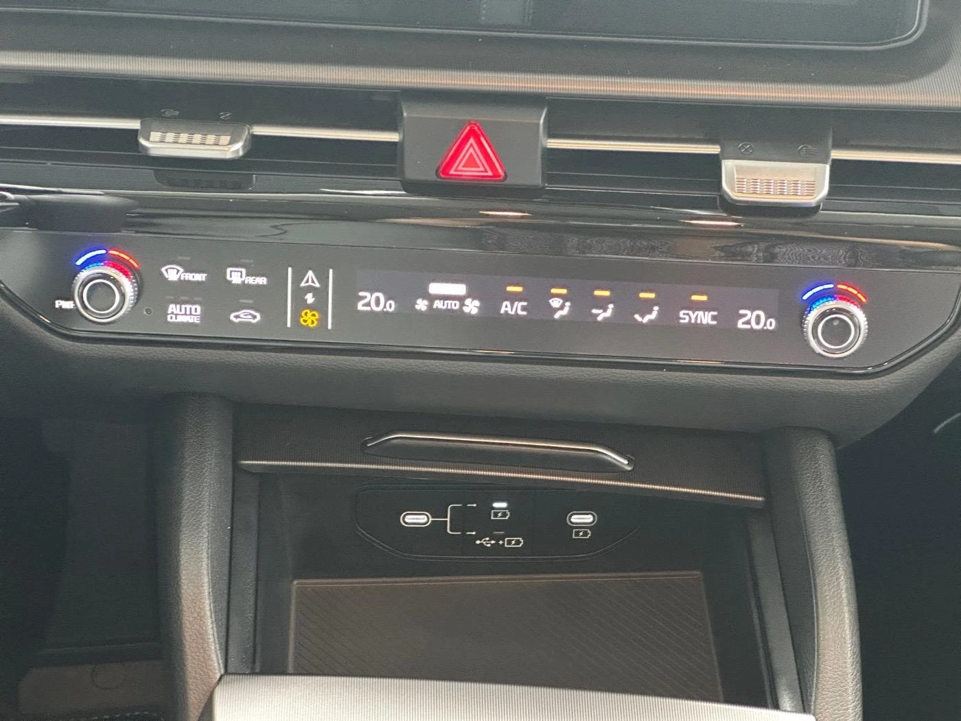 Kia Sportage HYBRID* DISTR* MEMORY* LED* KEYLESS* CAM* CARPLAY* - изображение 9