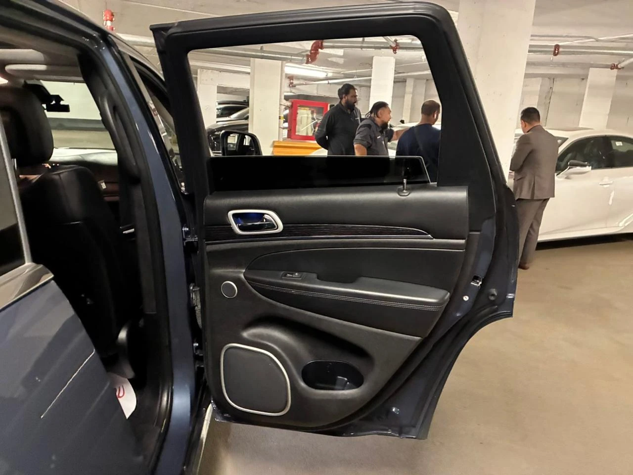 Jeep Grand cherokee SUMMIT* 3.6* Distronic* Обдух* Пано* H&K* Carplay, снимка 12 - Автомобили и джипове - 54110326