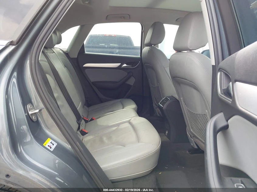 Audi Q3 2.0l 2.0T Premium Plus, снимка 8 - Автомобили и джипове - 54307606