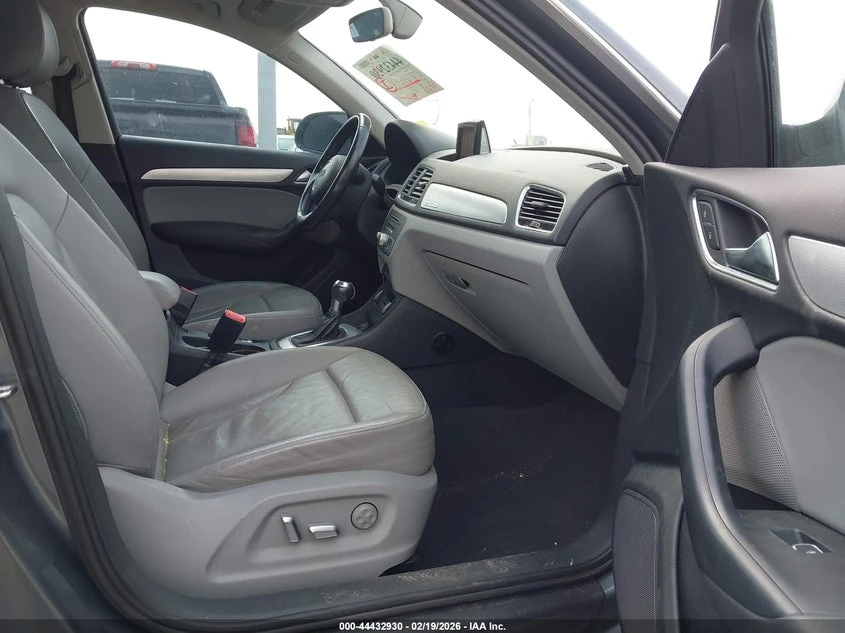 Audi Q3 2.0l 2.0T Premium Plus, снимка 5 - Автомобили и джипове - 54307606